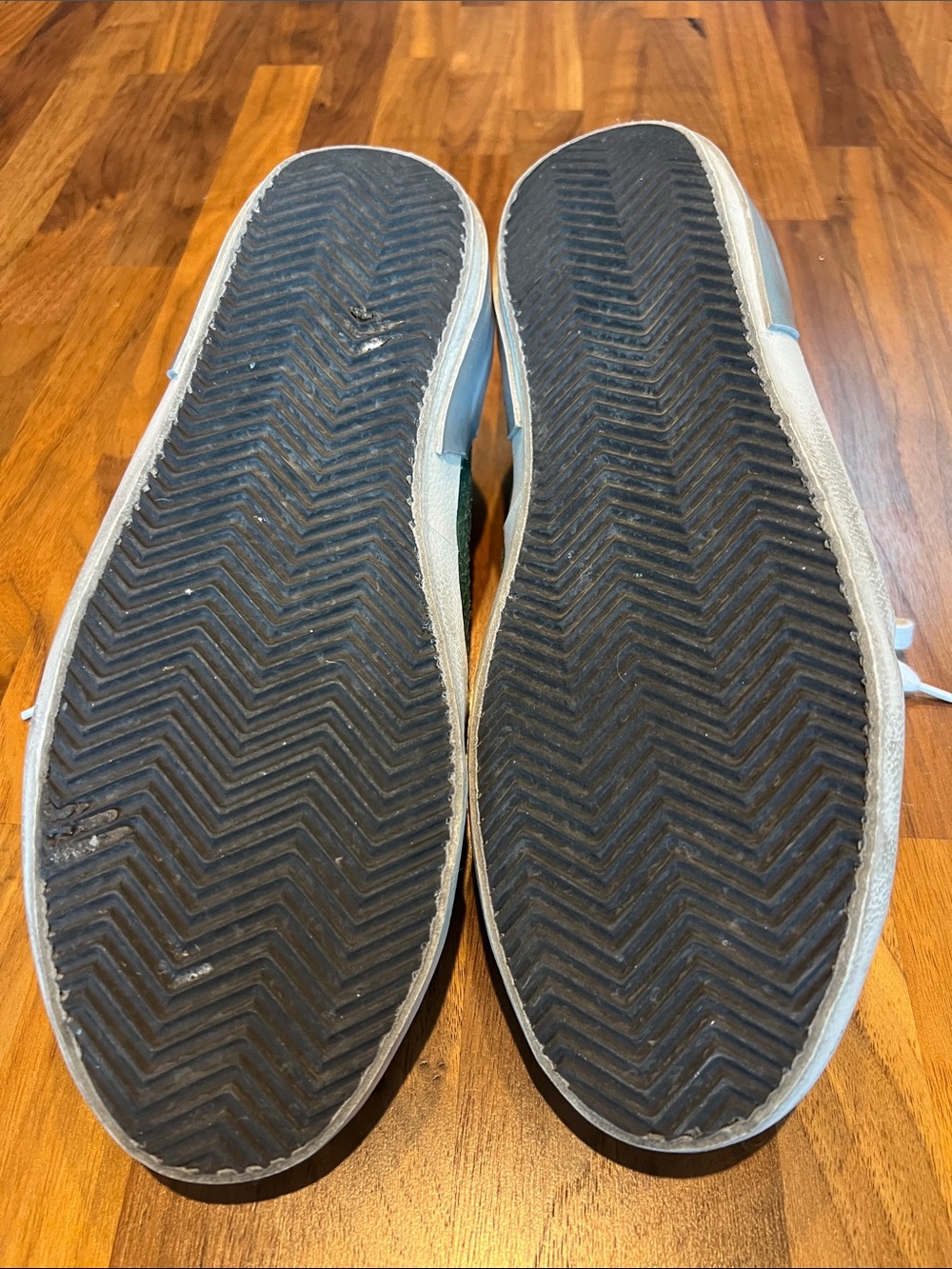 Golden Goose Green Leather Low-Top Sneakers with White Accents - Picture 6 of 6